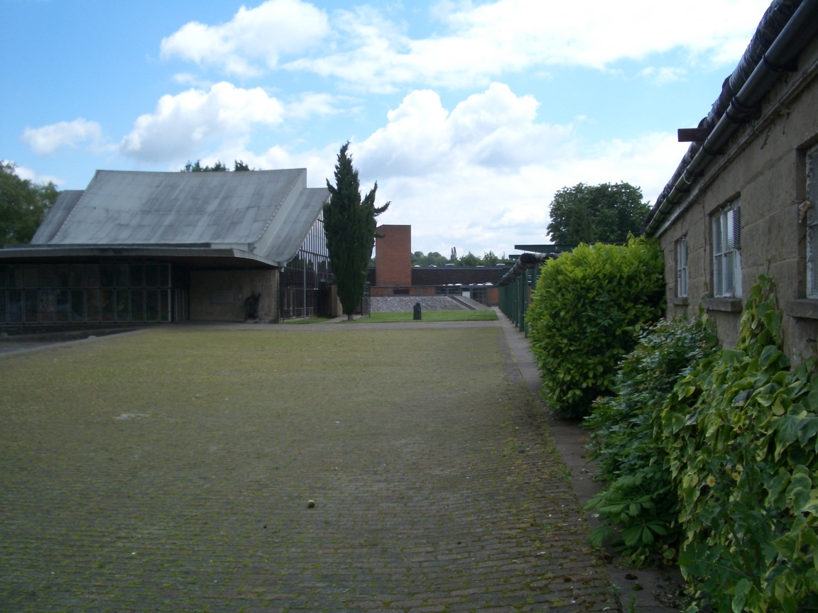 Carmel College: Synagogue, Amphitheatre